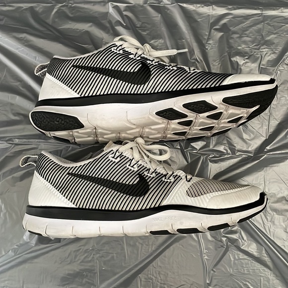 Nike Running Shoes. - Picture 3 of 4